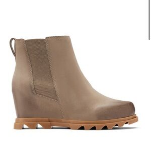 NIB Sorel Women's Joan of Arctic Wedge III Chelsea, Omega Taupe, Wet Sand 8.5